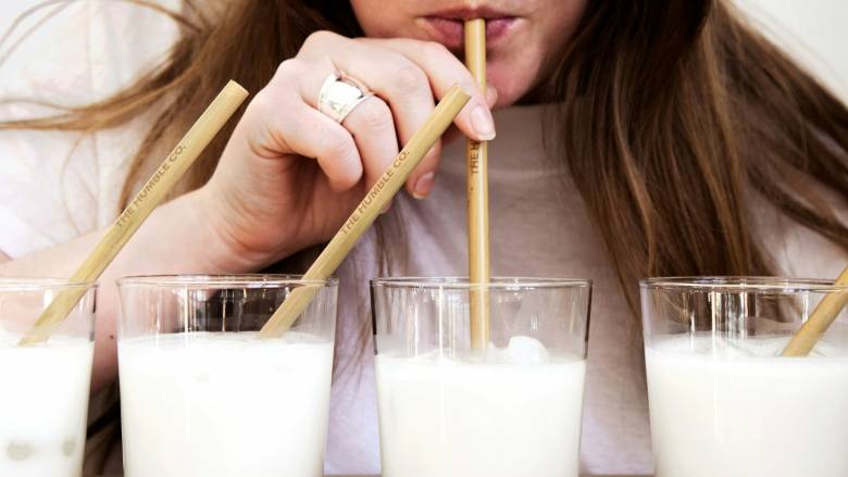 Νέα μελέτη αποκαλύπτει αν το πλήρες γάλα ή το χαμηλών λιπαρών είναι πιο υγιεινό για την καρδιά