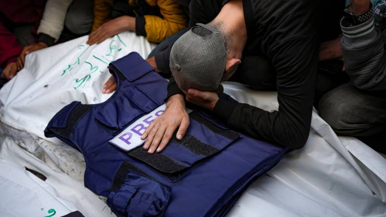 Νεκροί πέντε δημοσιογράφοι του Al Jazeera - Ο ισραηλινός στρατός βομβάρδισε τη σκηνή τους