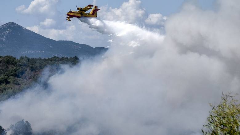 Φωτιά στον Άγιο Στέφανο Αττικής στην περιοχή Κατηφόρια