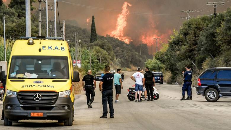 Φωτιά στην Αχαϊα: Έκλεισε η Πατρών - Πύργου