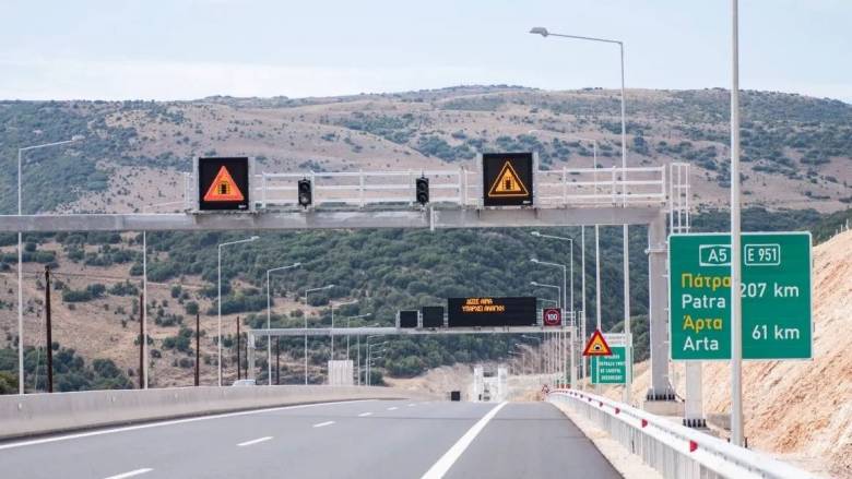 Διακοπή της κυκλοφορίας στην Ιόνια Οδό λόγω της φωτιάς στη Πρέβεζα