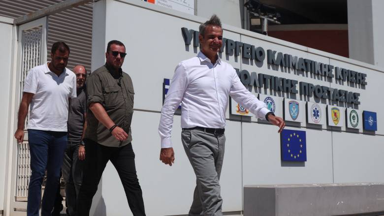 Στο Εθνικό Συντονιστικό Κέντρο ο Κυριάκος Μητσοτάκης - Προήδρευσε σε σύσκεψη για τις φωτιές