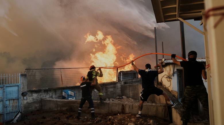 Σκηνές αποκάλυψης σε Αχαΐα και Χίο - Χωριά έχουν παραδοθεί στις φλόγες, συνεχείς εκκενώσεις