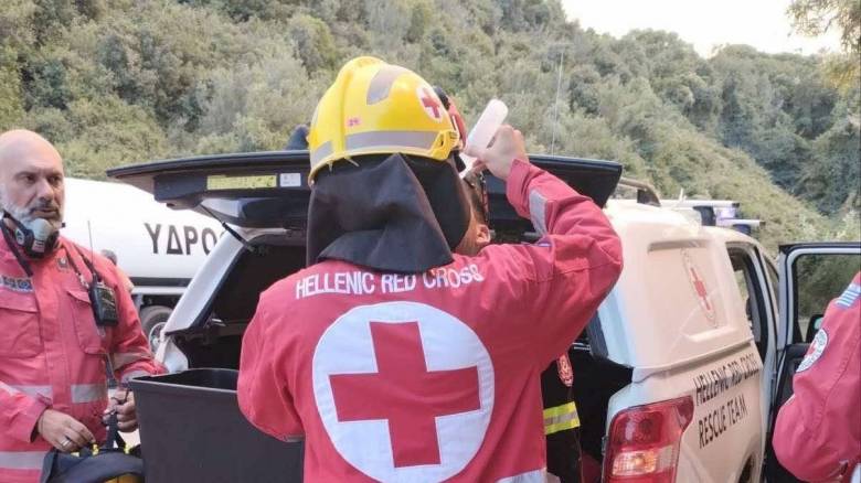 Ελληνικός Ερυθρός Σταυρός: Οι εθελοντές έδωσαν ολονύχτια μάχη με τις φλόγες στην Αχαΐα