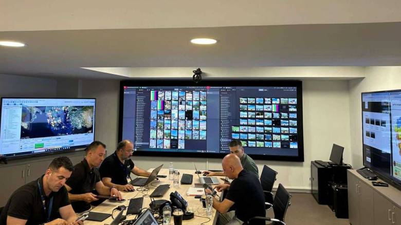 Στα άδυτα του ΕΣΚΕΔΙΚ - Δείτε την διαχείριση των πυρκαγιών στο War Room της Πολιτικής Προστασίας