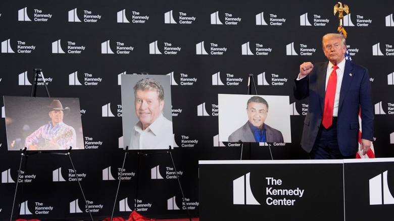 Οι Σιλβέστερ Σταλόνε, Γκλόρια Γκέινορ επιλέχθηκαν από τον Τραμπ για τα βραβεία του Kennedy Center