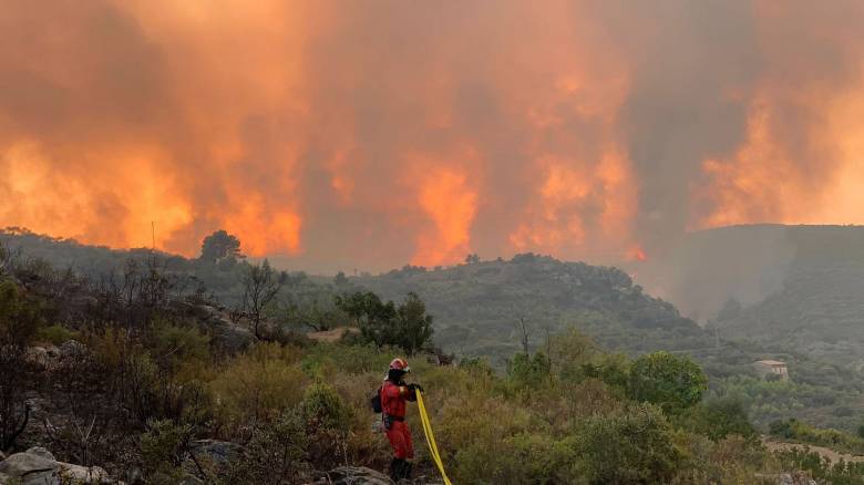 Ισπανία: Εκτός ελέγχου μαίνονται έξι πυρκαγιές - Νεκρός εθελοντής πυροσβέστης
