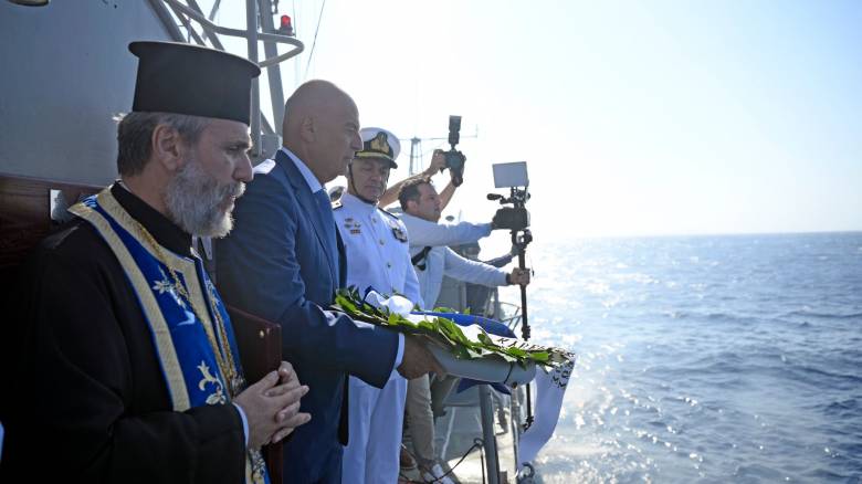 Δένδιας από Τήνο: Η Παναγία σκέπη τις ένοπλες δυνάμεις της πατρίδας μας