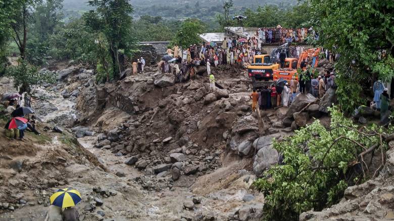 Πακιστάν: Τουλάχιστον 120 νεκροί τις τελευταίες 24 ώρες από καταρρακτώδεις βροχές