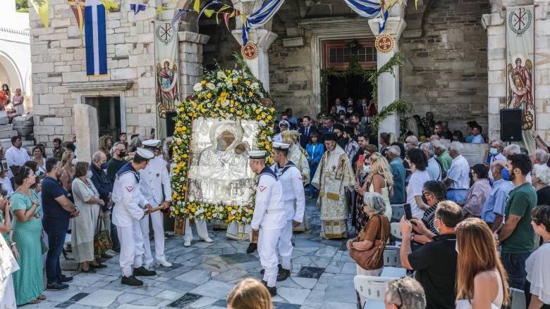 Ταξίδι στα έθιμα του Δεκαπενταύγουστου: Έθιμα και παραδόσεις από τόπο σε τόπο