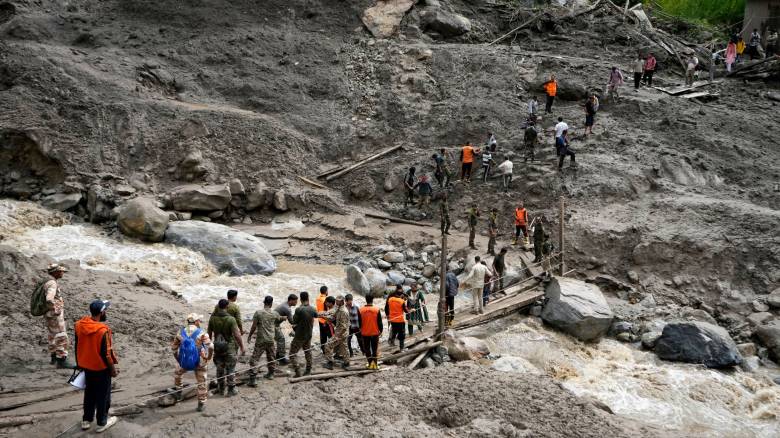 Ινδία: Τουλάχιστον 56 νεκροί εξαιτίας των πλημμυρών και τον κατολισθήσεων στο Κασμίρ