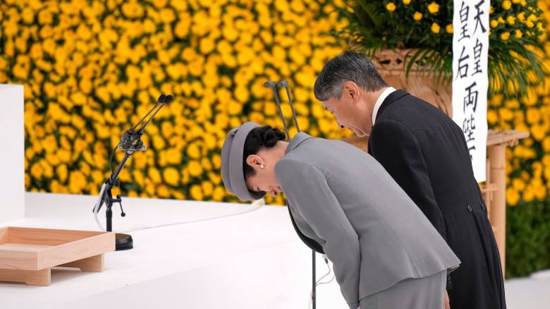 Ιαπωνία: Την βαθιά λύπη του εκφράζει ο αυτοκράτορας Ναρουχίτο στην 80η επέτειο της ήττας στον Β' ΠΠ