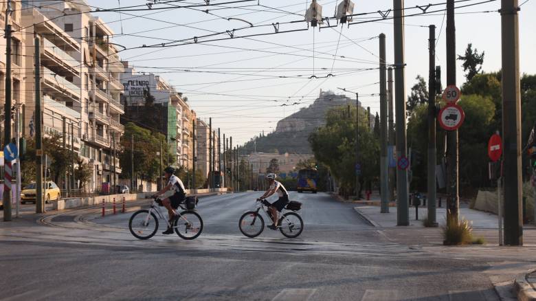 Άδειες μεγαλουπόλεις: Αθήνα και Θεσσαλονίκη στον ρυθμό του Δεκαπενταύγουστου