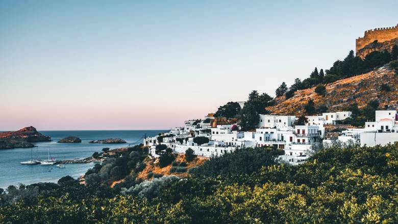 Το Νότιο Αιγαίο ξαναζωντανεύει με ρυθμούς τουριστικής άνθισης το 2025