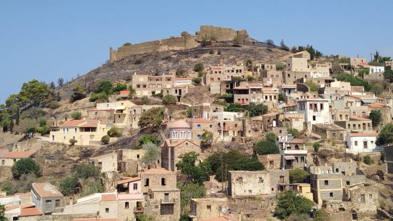 ΥΠΠΟ για τη φωτιά στη Χίο: Μικρής έκτασης φθορές στο βυζαντινό ναό του Αγίου Γεωργίου