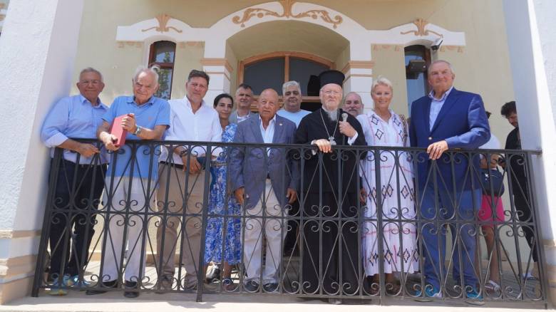 Βαρθολομαίος: Yποδέχθηκε στο χωριό του στην Ίμβρο τον Κώστα Καραμανλή