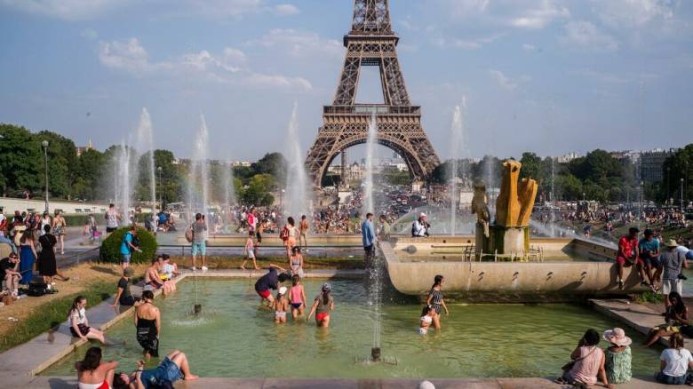 Γαλλία: Εξασθενεί ο καύσωνας στα Βόρεια – Πορτοκαλί συναγερμός στο νότιο τμήμα της χώρας