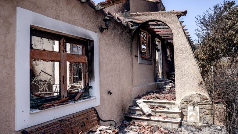 Φωτιές σε Χίο και Ζάκυνθο: Επί τόπου συνεργεία για την καταγραφή ζημιών σε κτήρια