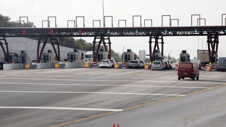 Τραγωδία στην Εγνατία Οδό: Τρία άτομα απανθρακώθηκαν μετά από σύγκρουση φορτηγού με δύο ΙΧ