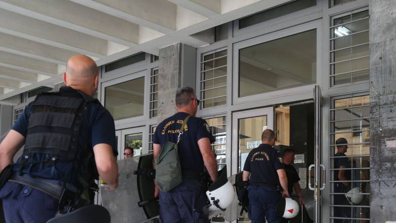 Θεσσαλονίκη: Ελεύθεροι με όρους οι πέντε ανήλικοι που για τη ληστεία στον 15χρονο