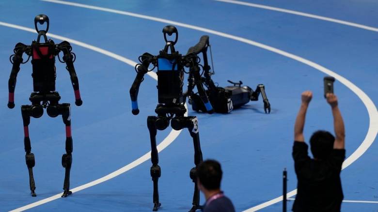 Θέαμα και… ευτράπελα στους πρώτους Παγκόσμιους Αγώνες Ανθρωποειδών Ρομπότ στην Κίνα