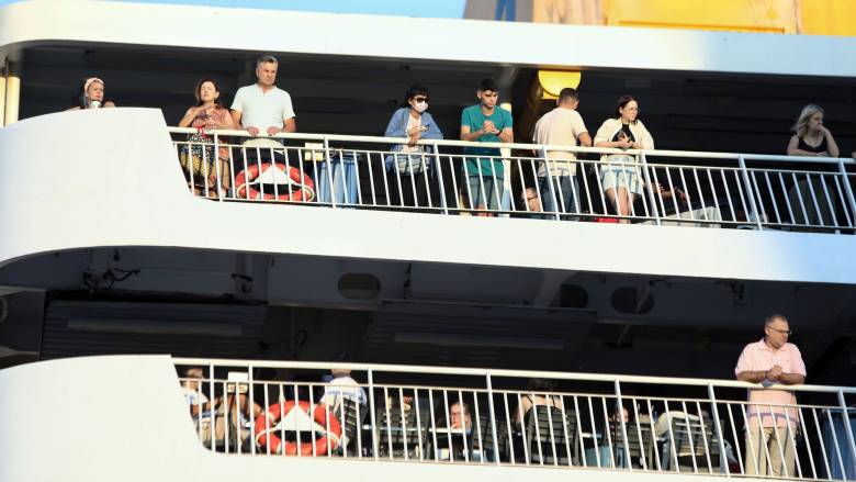 Κίνηση στον Πειραιά: Τη «σκυτάλη» παίρνουν οι τελευταίοι αδειούχοι -  Πάνω από 64.000 επέστρεψαν