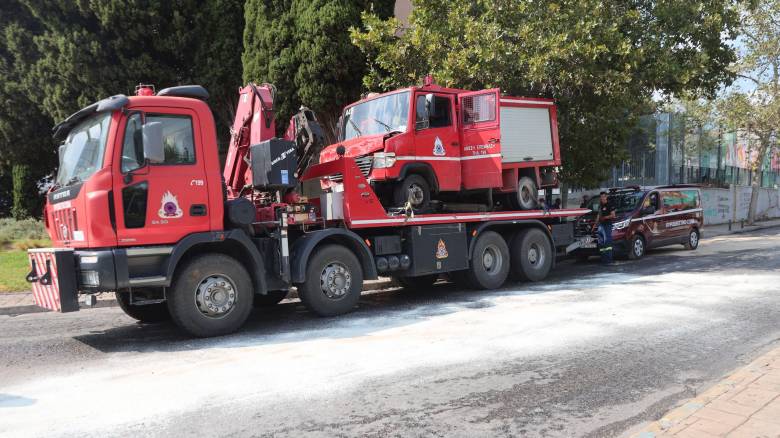Διακοπή κυκλοφορίας στη Νέα Χαλκηδόνα λόγω εκτροπής πυροσβεστικού οχήματος