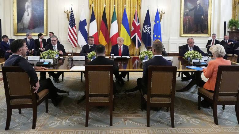 Πυρετώδεις διαβουλεύσεις ΗΠΑ και ΕΕ για την επιβολή κυρώσεων κατά της Ρωσίας - Πού στοχεύουν