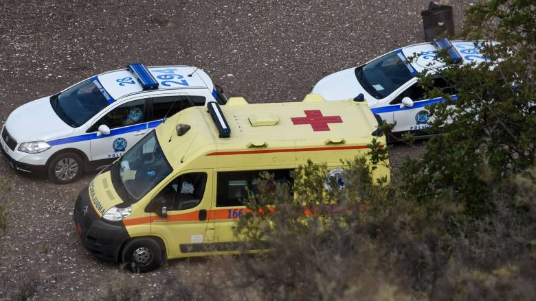 Τραγικός θάνατος για 74χρονο οδηγό στην Κυπαρισσία: «Καρφώθηκε» σε κολώνα φωτισμού και εκτινάχθηκε