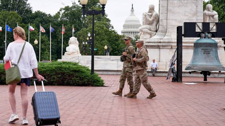 Ο Τραμπ θα κάνει περιπολία στην Ουάσιγκτον μαζί με τη αστυνομία και τον στρατό
