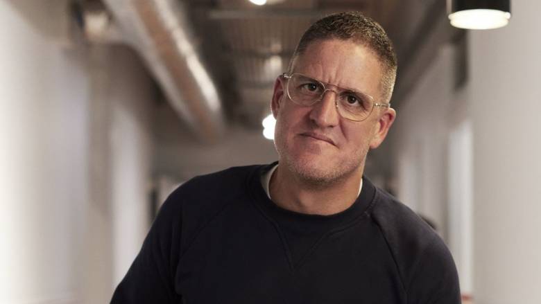 Ποιος είναι ο Tom Greenwood, ο δισεκατομμυριούχος που είχε το σοβαρό τροχαίο στη Μύκονο