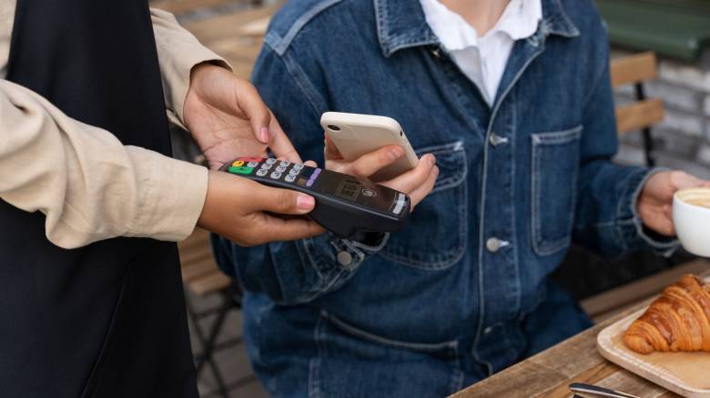 «Βροχή» οι καταγγελίες με ονοματεπώνυμο σε «Αppodixi» και ΑΑΔΕ για φοροδιαφυγή - «Έγραψαν» ρεκόρ