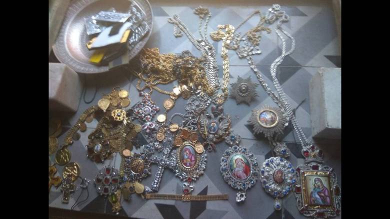 Ροδόπη: Συνελήφθη άνδρας που έκλεψε τάματα από Ιερά Μονή - Χειροπέδες και σε μια γυναίκα