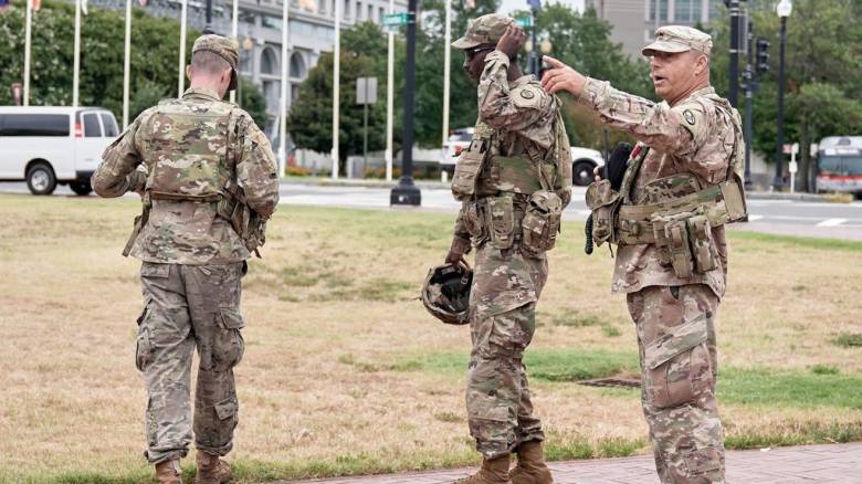 ΗΠΑ: Ο Τραμπ απειλεί να αναπτύξει στρατό στο Σικάγο και τη Νέα Υόρκη