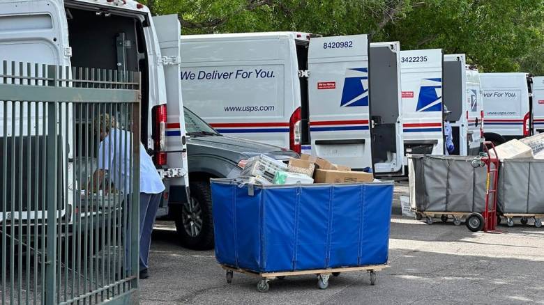 Ευρωπαϊκά ταχυδρομεία περιορίζουν τις αποστολές δεμάτων στις ΗΠΑ λόγω των δασμών