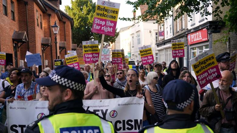 Βρετανία: Η κυβέρνηση υπόσχεται να επιταχύνει τη διαδικασία εξέτασης των αιτημάτων ασύλου