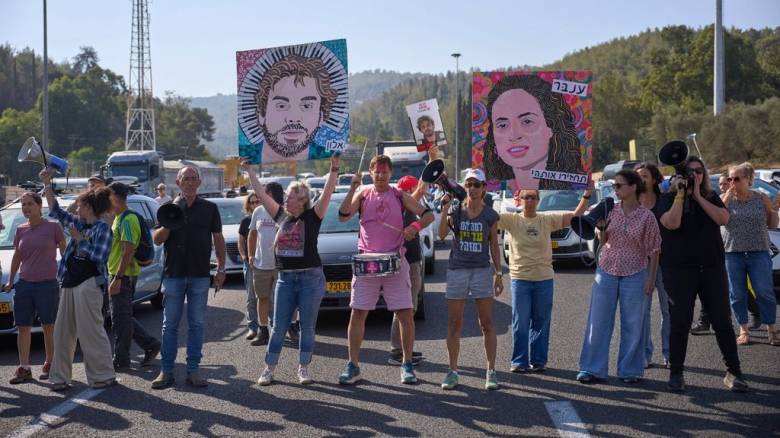 Ισραηλ: Διαμαρτυρία συγγενών ομήρων στις κατοικίες υπουργών ζητώντας κατάπαυση πυρός