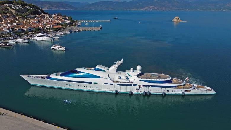 Στο Ναύπλιο το σούπερ γιοτ «Yas» της βασιλικής οικογένειας των Ηνωμένων Αραβικών Εμιράτων