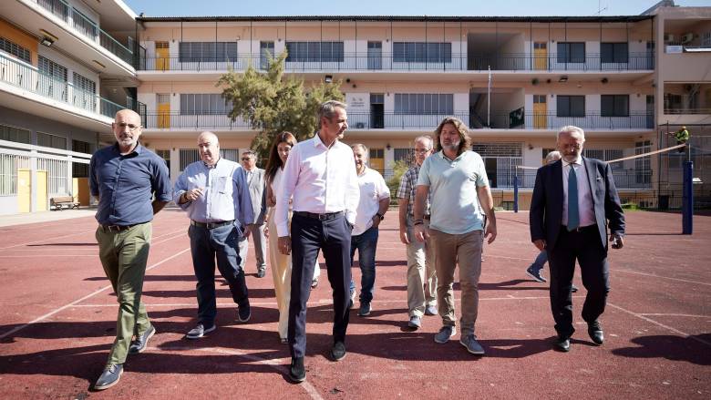 «Τα δημόσια σχολεία μας αλλάζουν όψη» - TikTok Μητσοτάκη για το 3ο Γυμνάσιο Ζωγράφου