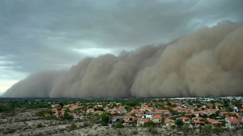 Τεράστιος «τοίχος σκόνης» καταπίνει το Φοίνιξ της Αριζόνα - Κυκλοφοριακό χάος και ζημιές