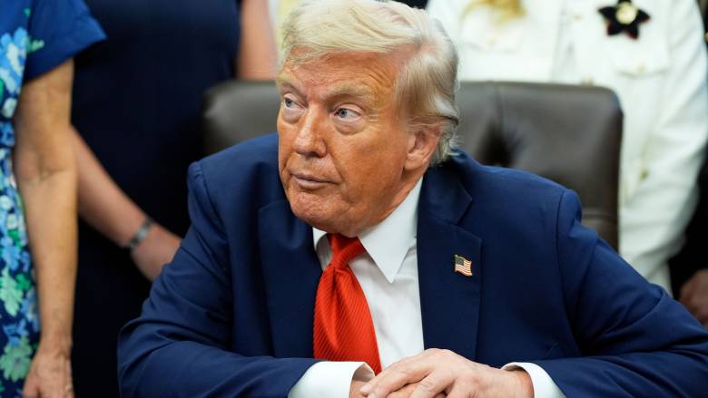 Ο Τραμπ απειλεί με δασμούς χώρες που κάνουν «διακρίσεις» σε βάρος αμερικανικών εταιρειών τεχνολογίας