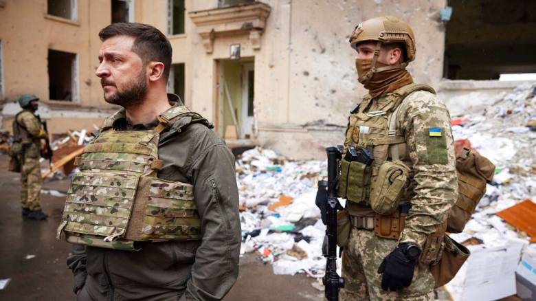 Ζελένσκι σε στρατιωτικούς: «Ανάγκη να ενισχυθεί το μέτωπο σε Ντονέτσκ και Ζαπορίζια»