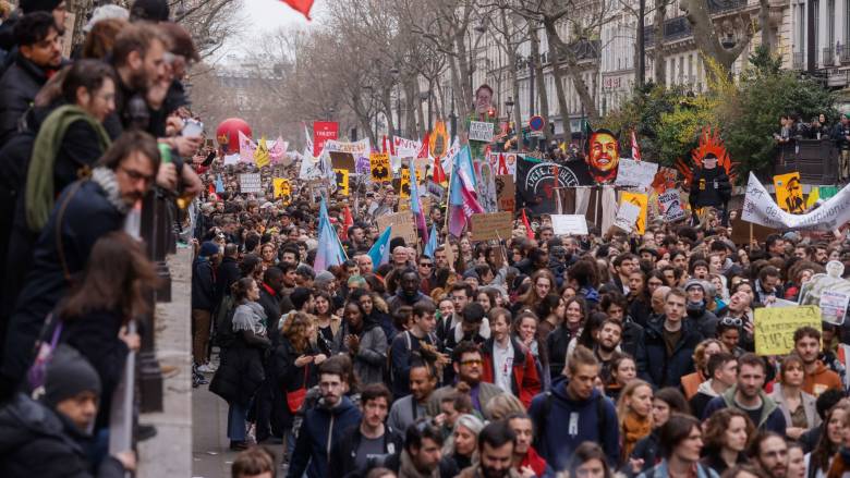 Υπηρεσιακός πρωθυπουργός ή εκλογές: Οι επιλογές Μακρόν μπροστά στην πτώση της κυβέρνησης Μπαϊρού