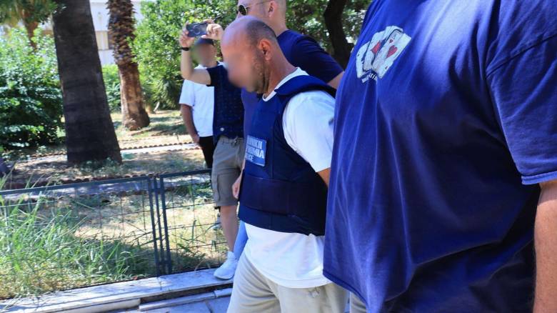 Βόλος: «Κυνηγούσε τη μητέρα μου με το μαχαίρι» - Οι εφιαλτικές περιγραφές του παιδιού της 36χρονης