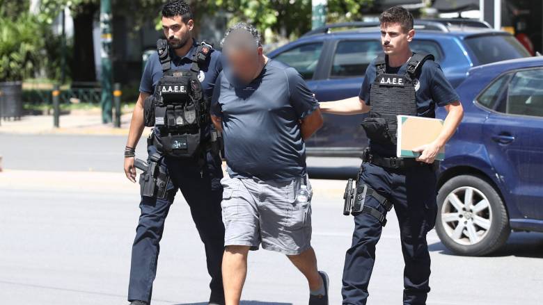 Παλλήνη: Προθεσμία για να απολογηθεί την Παρασκευή πήρε ο 48χρονος που κατηγορείται για εμπρησμούς