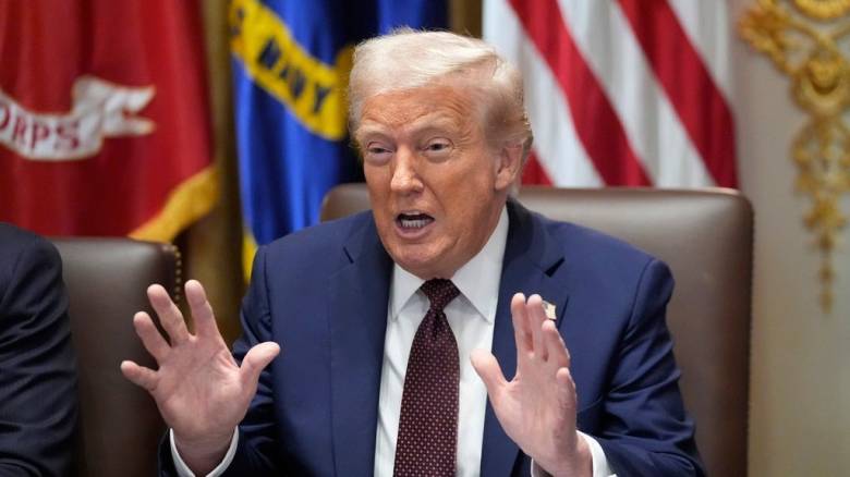 Ο Τραμπ απειλεί με διώξεις τον Τζορτζ Σόρος: «Ψυχοπαθείς που καταστρέφουν την Αμερική»