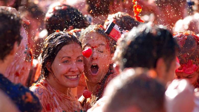 Ντοματοπόλεμος στην Ισπανία: Περισσότεροι από 100 τόνοι ντομάτας στο πεδίο της μάχης
