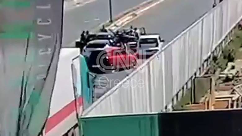 Σε νεκροταφείο μετέφεραν τα θύματα οι εκβιαστές - Το βίντεο της σύλληψης κακοποιού στον Ασπρόπυργο