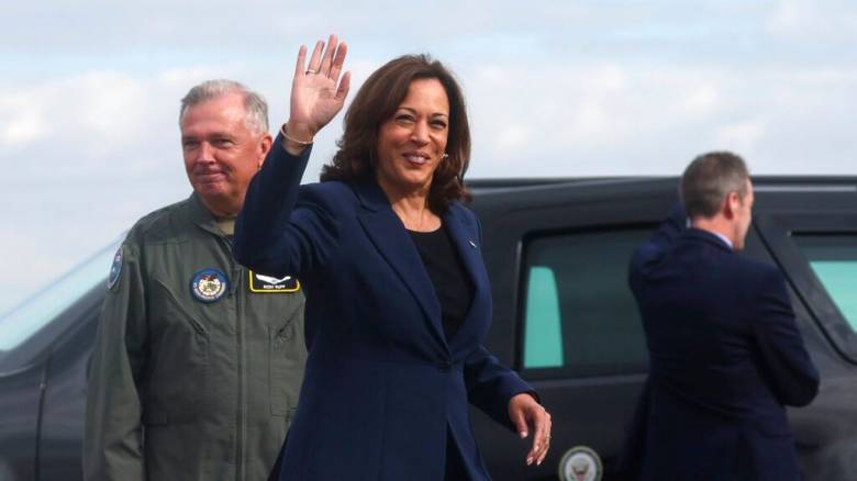 CNNi: Ο Τραμπ καταργεί τα μέτρα προστασίας για την ασφάλεια της Κάμαλα Χάρις