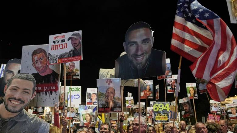 Ισραήλ: Χιλιάδες διαδηλωτές καλούν τον Τραμπ να «γράψει ιστορία» τερματίζοντας τον πόλεμο στη Γάζα